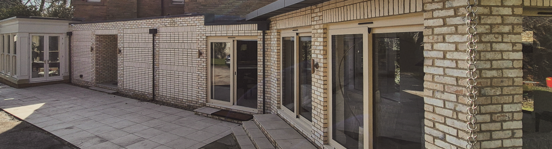 Garden pavilion extension in Roundhay, Leeds, featured in The Times, with an award-shortlisted Grid Thirteen kitchen